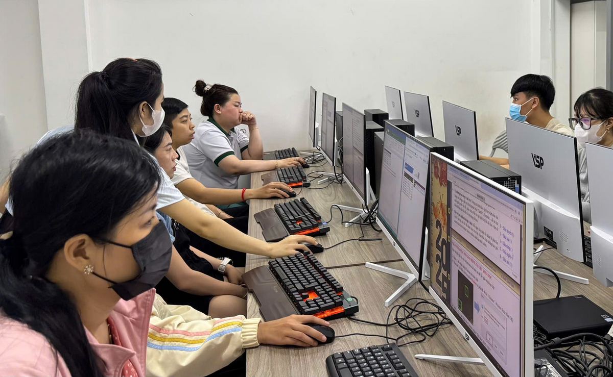 học viên trong khóa học AI tại Bình Dương