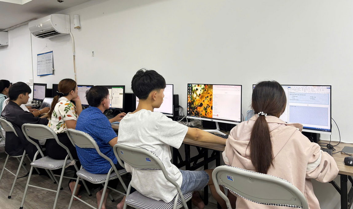 Đối Tượng Học Viên Phù Hợp Với Khóa Học AI Tại Phường Gia Định