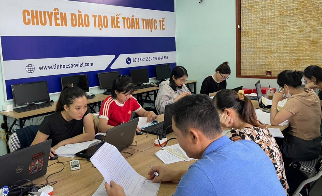 Giới Thiệu Về Khóa Học Ứng Dụng AI Trong Kế Toán