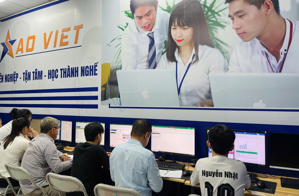 Tại sao bạn nên chọn Trung Tâm Đào Tạo AI Sao Việt