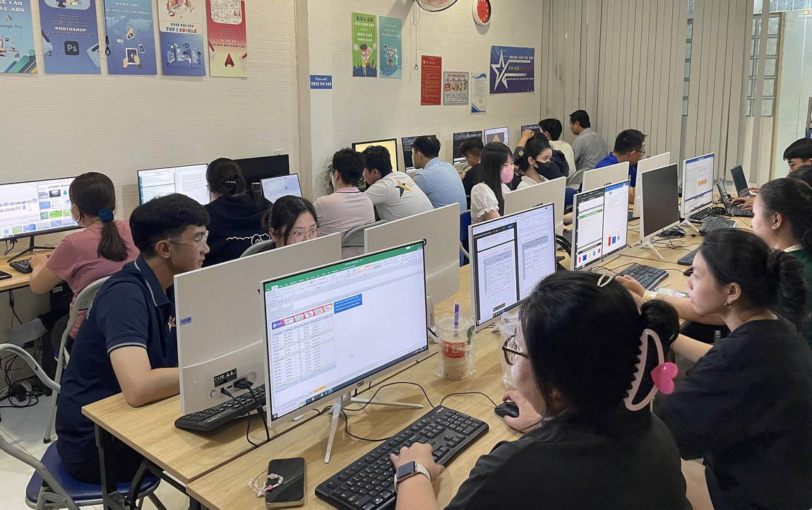 Điều Gì Khiến Hơn 5.000 Học Viên Chọn Trung Tâm AI Sao Việt