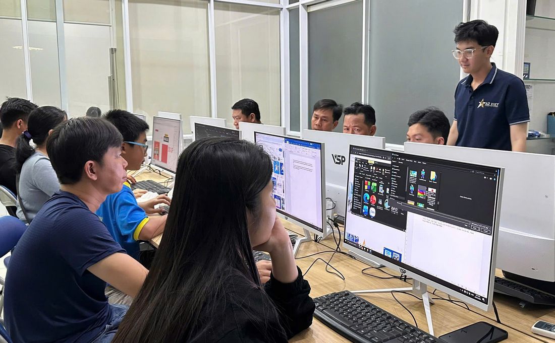Tự Học Phân Tích Dữ Liệu Bằng AI vs Tham Gia Khóa Học AI Data Analyst